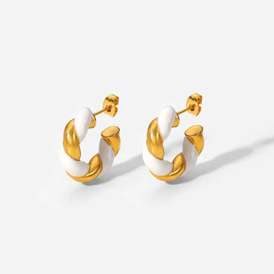 Aretes twist Chapa de Oro detalle blanco - Realistica, Tal cual soy